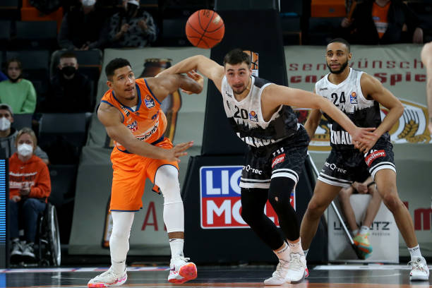 与马利克 与马利克